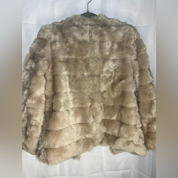 Fur Jacket! - Picture 8 of 9
